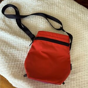 Lululemon water bottle sling bag